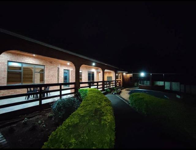 6 BEDROOM HOUSE FOR SALE IN CHASE VALLEY